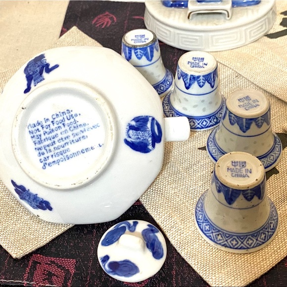 Asian kit with Geisha, tea cups teapot and more... - Picture 10 of 16